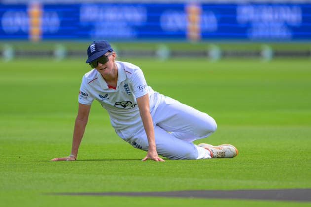 LONDON, ENGLAND JULY 10 - Lauren Filer of England looks dejected during Day 1 of the Rothesay Test Match game between England and India at Lord s Cricket Ground on July 10, 2026 in London , England . (Photo by Keeran Marquis Sports Press Photo)  Copyright: xKeeranxMarquis SPPx Sportspressphoto_SPR188350