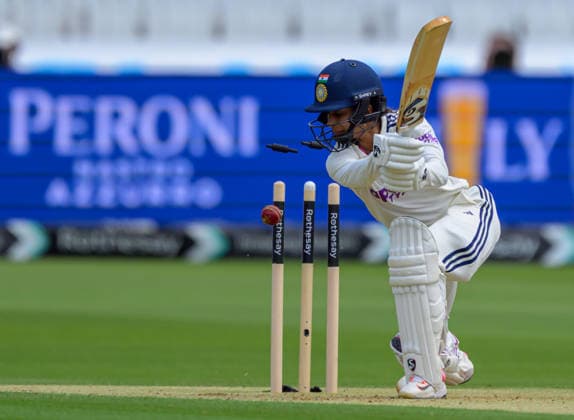 LONDON, ENGLAND JULY 10 - Jemimah Rodrigues of India bowled by Issy Wong of England during Day 1 of the Rothesay Test Match game between England and India at Lord s Cricket Ground on July 10, 2026 in London , England . (Photo by Keeran Marquis Sports Press Photo)  Copyright: xKeeranxMarquis SPPx Sportspressphoto_SPR188356