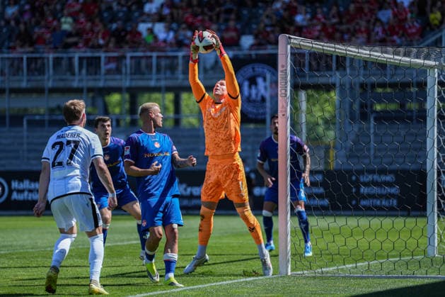 Testspiel: SV Sandhausen vs. 1. FC Kaiserslautern, 10.07.2026 Chance von Marvin Schulz (SV Sandhausen, 27) gegen Julian Krahl (1. FC Kaiserslautern, 1) Testspiel: SV Sandhausen vs. 1. FC Kaiserslautern, Stadion am Hardtwald, 10.07.2026 DFB DFL REGULATIONS PROHIBIT ANY USE OF PHOTOGRAPHS AS IMAGE SEQUENCES AND OR QUASI-VIDEO. *** Friendly Match: SV Sandhausen vs. 1 FC Kaiserslautern, July 10, 2026. Chance by Marvin Schulz (SV Sandhausen, 27) against Julian Krahl (1 FC Kaiserslautern), 1 Friendly Match: SV Sandhausen vs. 1 FC Kaiserslautern, Stadion am Hardtwald, July 10, 2026 DFB and DFL regulations prohibit any use of photographs as image sequences and or quasi-video Copyright: xBEAUTIFULxSPORTS Boscox
