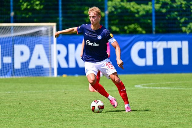 10.07.2026, Fußball, Herren, 2.BL (Bundesliga), Testspiel, Saison 2026 2027, Holstein Kiel - Sonderjyske Fodbold, KSV Kasper Davidsen Kiel Projensdorf, Trainingsplatz Schleswig-Holstein Deutschland *** July 10, 2026, Soccer, Men s, 2nd Bundesliga, Friendly Match, 2026–2027 Season, Holstein Kiel vs. Sonderjyske Fodbold, KSV Kasper Davidsen Kiel Projensdorf, Training Ground, Schleswig-Holstein, Germany
