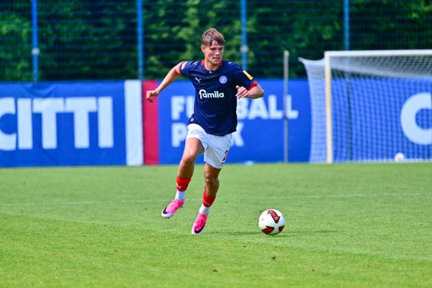 10.07.2026, Fußball, Herren, 2.BL (Bundesliga), Testspiel, Saison 2026 2027, Holstein Kiel - Sonderjyske Fodbold, KSV Frederik Roslyng Kiel Projensdorf, Trainingsplatz Schleswig-Holstein Deutschland *** July 10, 2026, Soccer, Men s, 2nd Bundesliga, Friendly Match, 2026–2027 Season, Holstein Kiel vs. Sonderjyske Fodbold, KSV Frederik Roslyng Kiel Projensdorf, Training Ground, Schleswig-Holstein, Germany