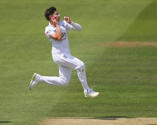 LONDON, ENGLAND - JULY 10: Issy Wong of England in bowling action during day 1 of the Rothesay Test Match between England and India at Lord s Cricket Ground on July 10, 2026 in London, England.  Copyright: xJayxPatel SPPx Sportspressphoto_SPR188386