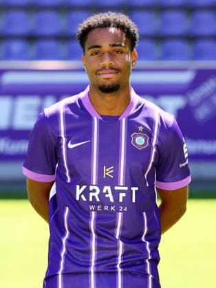 Erz.Aue - Teamfoto Regionalliga Nordost Aurel Loubongo (11, Aue), FC Erzgebirge Aue; Regionalliga Nordost,Ê Porträttermin, 2026 2027, , Aue, 09.07.2026, Erzgebirgsstadion, Fußball, Regionalliga Nordost, Nur für journalistische Zwecke. Only for editorial use! , *** Erz Aue Team Photo, Northeast Regional League, Aurel Loubongo 11, Aue, FC Erzgebirge Aue, Northeast Regional League, Portrait Session, 2026–2027, , Aue, July 9, 2026, Erzgebirgsstadion, Soccer, Northeast Regional League, For editorial use only, Picture Point