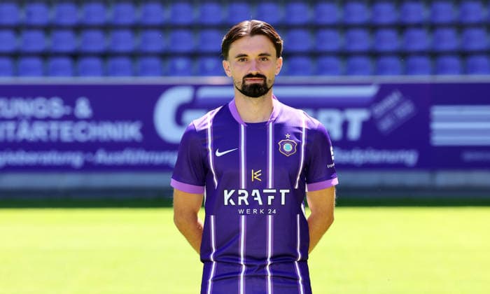 Erz.Aue - Teamfoto Regionalliga Nordost Nils Lihsek (8, Aue), FC Erzgebirge Aue; Regionalliga Nordost,Ê Porträttermin, 2026 2027, , Aue, 09.07.2026, Erzgebirgsstadion, Fußball, Regionalliga Nordost, Nur für journalistische Zwecke. Only for editorial use! , *** Erz Aue Team Photo, Northeast Regional League, Nils Lihsek 8, Aue, FC Erzgebirge Aue, Northeast Regional League, Portrait Session, 2026–2027, , Aue, July 9, 2026, Erzgebirgsstadion, soccer, Northeast Regional League, For editorial use only, Picture Point