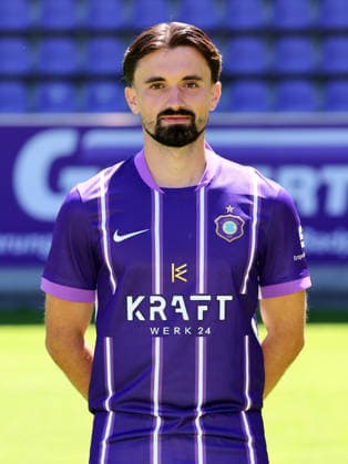 Erz.Aue - Teamfoto Regionalliga Nordost Nils Lihsek (8, Aue), FC Erzgebirge Aue; Regionalliga Nordost,Ê Porträttermin, 2026 2027, , Aue, 09.07.2026, Erzgebirgsstadion, Fußball, Regionalliga Nordost, Nur für journalistische Zwecke. Only for editorial use! , *** Erz Aue Team Photo, Northeast Regional League, Nils Lihsek 8, Aue, FC Erzgebirge Aue, Northeast Regional League, Portrait Session, 2026–2027, , Aue, July 9, 2026, Erzgebirgsstadion, soccer, Northeast Regional League, For editorial use only, Picture Point