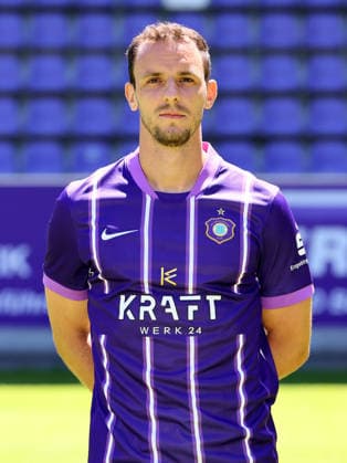 Erz.Aue - Teamfoto Regionalliga Nordost Bastian Strietzel (5, Aue), FC Erzgebirge Aue; Regionalliga Nordost,Ê Porträttermin, 2026 2027, , Aue, 09.07.2026, Erzgebirgsstadion, Fußball, Regionalliga Nordost, Nur für journalistische Zwecke. Only for editorial use! , *** Erz Aue Team Photo, Northeast Regional League, Bastian Strietzel 5, Aue, FC Erzgebirge Aue, Northeast Regional League, Portrait Session, 2026–2027, , Aue, July 9, 2026, Erzgebirgsstadion, Soccer, Northeast Regional League, For editorial use only, Picture Point