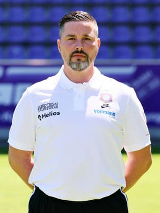 Erz.Aue - Teamfoto Regionalliga Nordost Physiotherapeut Christian Puschmann (Aue), FC Erzgebirge Aue; Regionalliga Nordost,Ê Porträttermin, 2026 2027, , Aue, 09.07.2026, Erzgebirgsstadion, Fußball, Regionalliga Nordost, Nur für journalistische Zwecke. Only for editorial use! , *** Erz Aue Team Photo, Northeast Regional League, Physical Therapist Christian Puschmann, Aue, FC Erzgebirge Aue, Northeast Regional League, Portrait Session, 2026–2027, , Aue, July 9, 2026, Erzgebirgsstadion, soccer, Northeast Regional League, For editorial use only, Picture Point