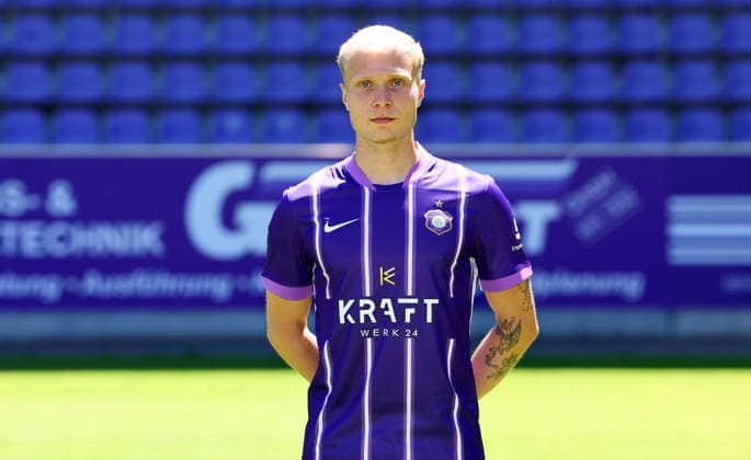 Erz.Aue - Teamfoto Regionalliga Nordost Linus Queißer Queisser (10, Aue), FC Erzgebirge Aue; Regionalliga Nordost,Ê Porträttermin, 2026 2027, , Aue, 09.07.2026, Erzgebirgsstadion, Fußball, Regionalliga Nordost, Nur für journalistische Zwecke. Only for editorial use! , *** Erz Aue Team Photo, Northeast Regional League, Linus Queißer (Queisser 10), Aue, FC Erzgebirge Aue, Northeast Regional League, Portrait Session, 2026–2027, , Aue, July 9, 2026, Erzgebirgsstadion, Soccer, Northeast Regional League, For journalistic purposes only, Picture Point