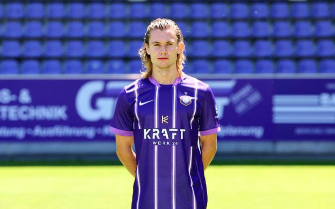 Erz.Aue - Teamfoto Regionalliga Nordost Devin Angleberger (3, Aue), FC Erzgebirge Aue; Regionalliga Nordost,Ê Porträttermin, 2026 2027, , Aue, 09.07.2026, Erzgebirgsstadion, Fußball, Regionalliga Nordost, Nur für journalistische Zwecke. Only for editorial use! , *** Erz Aue Team Photo, Northeast Regional League, Devin Angleberger 3, Aue, FC Erzgebirge Aue, Northeast Regional League, Portrait Session, 2026–2027, , Aue, July 9, 2026, Erzgebirgsstadion, Soccer, Northeast Regional League, For editorial use only, Picture Point