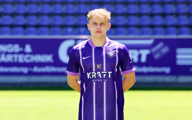 Erz.Aue - Teamfoto Regionalliga Nordost Finn Heidrich (6, Aue), FC Erzgebirge Aue; Regionalliga Nordost,Ê Porträttermin, 2026 2027, , Aue, 09.07.2026, Erzgebirgsstadion, Fußball, Regionalliga Nordost, Nur für journalistische Zwecke. Only for editorial use! , *** Erz Aue Team Photo, Northeast Regional League, Finn Heidrich 6, Aue, FC Erzgebirge Aue, Northeast Regional League, Portrait Session, 2026–2027, , Aue, July 9, 2026, Erzgebirgsstadion, Soccer, Northeast Regional League, For editorial use only, Picture Point