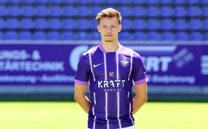 Erz.Aue - Teamfoto Regionalliga Nordost Willi Kamm (22, Aue), FC Erzgebirge Aue; Regionalliga Nordost,Ê Porträttermin, 2026 2027, , Aue, 09.07.2026, Erzgebirgsstadion, Fußball, Regionalliga Nordost, Nur für journalistische Zwecke. Only for editorial use! , *** Erz Aue Team Photo, Northeast Regional League, Willi Kamm 22, Aue, FC Erzgebirge Aue, Northeast Regional League, Portrait Session, 2026–2027, , Aue, July 9, 2026, Erzgebirgsstadion, soccer, Northeast Regional League, For editorial use only, Picture Point