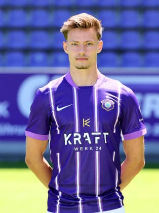 Erz.Aue - Teamfoto Regionalliga Nordost Willi Kamm (22, Aue), FC Erzgebirge Aue; Regionalliga Nordost,Ê Porträttermin, 2026 2027, , Aue, 09.07.2026, Erzgebirgsstadion, Fußball, Regionalliga Nordost, Nur für journalistische Zwecke. Only for editorial use! , *** Erz Aue Team Photo, Northeast Regional League, Willi Kamm 22, Aue, FC Erzgebirge Aue, Northeast Regional League, Portrait Session, 2026–2027, , Aue, July 9, 2026, Erzgebirgsstadion, soccer, Northeast Regional League, For editorial use only, Picture Point