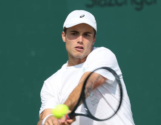 Arthur Fery Wimbledon Tennis Championships 2026. Arthur Fery practicing before his semi final match watched by father Loicand Grandfather Denis No 9 court Wimbledon.  Copyright: xPaulxEdwardsx NINTCHDBPICT001094467579