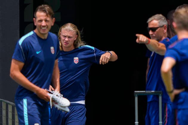 Fotball-VM 2026 Fort Lauderdale, Florida , USA 20260710. Erling Braut Haaland pa trening med Norges herrelandslag i fotball pa Inter Miami CF Stadium. Foto: Fredrik Varfjell NTB Fort Lauderdale, Florida USA EDITORIAL USE ONLY. RESTRICTED USE FOR BETTING COMPANIES Ref:_SPO8gH5HjIl_r4.jpg *** 2026 World Cup in Fort Lauderdale, Florida, USA 20260710 Erling Braut Haaland training with Norway’s men’s national soccer team at Inter Miami CF Stadium Photo: Fredrik Varfjell, NTB Fort Lauderdale, Florida, USA EDITORIAL USE ONLY RESTRICTED USE FOR BETTING COMPANIES  Copyright: xFredrikxVarfjellx xNTBx