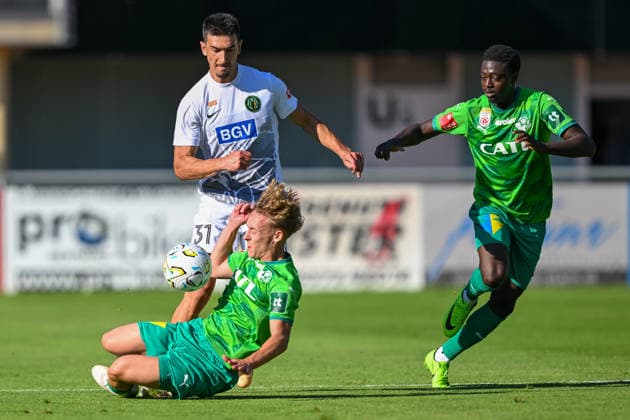 SOCCER - Wattens vs Zhytomyr, test match SCHWAZ,AUSTRIA,10.JUL.26 - SOCCER - ADMIRAL Bundesliga, Premier League, WSG Tirol vs FC Polissya Zhytomyr, test match. Image shows Raphael Gschoesser (Wattens), Gio Maisurdaze (Zhytomyr) and Michael Olakigbe (Wattens).  GEPAxpictures xDanielxSchoenherr
