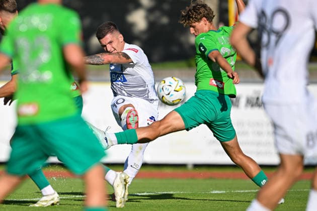 SOCCER - Wattens vs Zhytomyr, test match SCHWAZ,AUSTRIA,10.JUL.26 - SOCCER - ADMIRAL Bundesliga, Premier League, WSG Tirol vs FC Polissya Zhytomyr, test match. Image shows Vladyslav Veleten (Zhytomyr) and Michael Neuner (Wattens).  GEPAxpictures xDanielxSchoenherr
