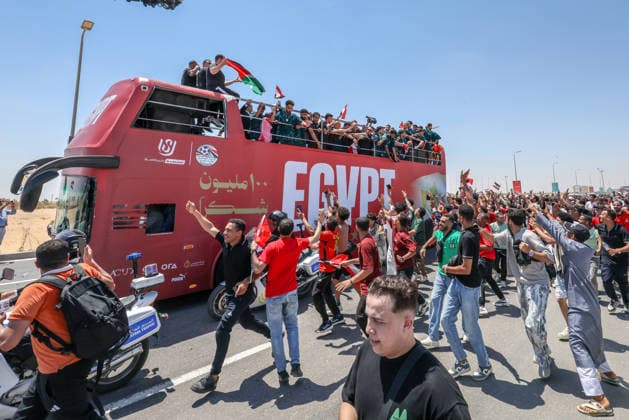 Sport Bilder des Tages Egypt national football team welcomed back home after 2026 FIFA World Cup, WM, Weltmeisterschaft, Fussball elimination EL-ALAMEIN, EGYPT - JULY 10: Fans gather to welcome members of the Egypt National Football Team upon their arrival at El-Alamein Airport after being eliminated by Argentina from the 2026 FIFA World Cup, in El-Alamein, Egypt, on July 10, 2026. Mohamed Elshahed Anadolu El-Alamein Egypt. Editorial use only. Please get in touch for any other usage.  Copyright: x2026xAnadoluxMohamedxElshahedx