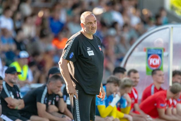 Frank Schmidt (1. FC Heidenheim, 40, Trainer) GER, 1. FC Heidenheim vs FC Lugaon, Fussball, Vorbereitung, Saison 2026 27, 10.07.2026, GER, 1. FC Heidenheim vs FC Lugaon, Fussball, Vorbereitung, Saison 2026 27, 10.07.2026 Leutkirch *** Frank Schmidt, 1 FC Heidenheim, 40, Coach (GER), 1 FC Heidenheim vs. FC Lugaon, Soccer, Preseason, 2026–27 Season, October 7, 2026, GER, 1 FC Heidenheim vs. FC Lugaon, Soccer, Preseason, 2026–27 Season, October 7, 2026, Leutkirch Copyright: xEibner-Pressefoto FlorianxWolfx EP_FWF