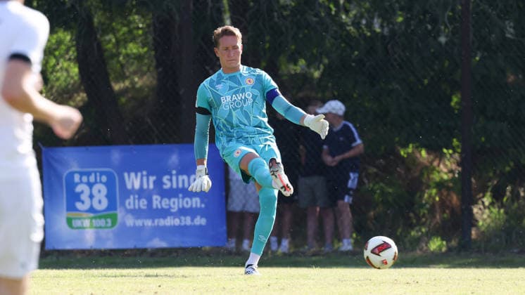 FC Schwülper vs Eintracht BS, Testspiel Rothemühle, 10.07.2026, Fußball, Herren, Saison 2026 27, Testspiel, FC Schwülper vs Eintracht Braunschweig, Torwart Ron-Thorben Hoffmann (Eintracht Braunschweig) Niedersachsen Deutschland *** FC Schwülper vs. Eintracht BS, Friendly Match at Rothemühle, July 10, 2026, Soccer, Men s, 2026–27 Season, Friendly Match, FC Schwülper vs. Eintracht Braunschweig, Goalkeeper Ron Thorben Hoffmann, Eintracht Braunschweig, Lower Saxony, Germany