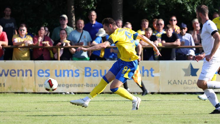FC Schwülper vs Eintracht BS, Testspiel Rothemühle, 10.07.2026, Fußball, Herren, Saison 2026 27, Testspiel, FC Schwülper vs Eintracht Braunschweig, Maximilian Entrup (Eintracht Braunschweig) Niedersachsen Deutschland *** FC Schwülper vs. Eintracht BS, Friendly Match at Rothemühle, July 10, 2026, Soccer, Men s, 2026–27 Season, Friendly Match, FC Schwülper vs. Eintracht Braunschweig, Maximilian Entrup, Eintracht Braunschweig, Lower Saxony, Germany