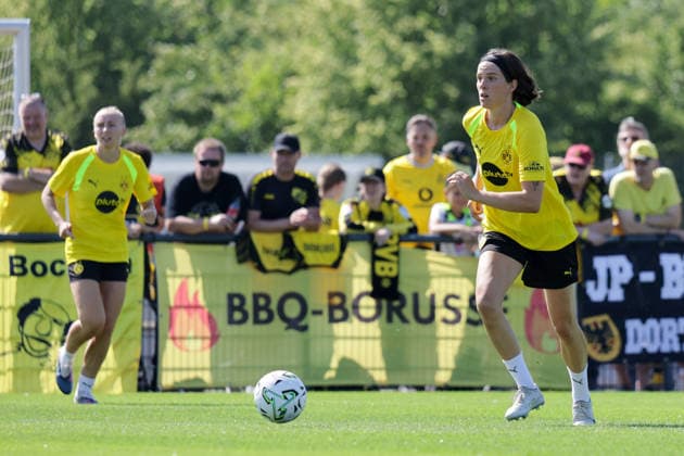 10.07.2026, xgrfx, Fussball Regionalliga West, Borussia Dortmund Frauen - Training v.l. Lara Schmidt (Borussia Dortmund) (DFL DFB REGULATIONS PROHIBIT ANY USE OF PHOTOGRAPHS as IMAGE SEQUENCES and or QUASI-VIDEO) Dortmund *** July 10, 2026, xgrfx, Regionalliga West Soccer, Borussia Dortmund Women s Training, from left: Lara Schmidt, Borussia Dortmund. DFL and DFB regulations prohibit any use of photographs as image sequences and or quasi-video. Dortmund