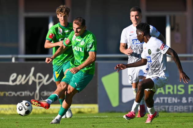 SOCCER - Wattens vs Zhytomyr, test match SCHWAZ,AUSTRIA,10.JUL.26 - SOCCER - ADMIRAL Bundesliga, Premier League, WSG Tirol vs FC Polissya Zhytomyr, test match. Image shows Murat Satin (Wattens) and Borel Tomandzoto (Zhytomyr).  GEPAxpictures xDanielxSchoenherr