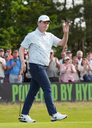 Robert MacIntyre of Scotland reacts after holing a birdie putt on the 15th green. Genesis Scottish Open, Golf, The Renaissance Club, North Berwick, Scotland, UK - 10 Jul 2026North Berwick The Renaissance Club Scotland United Kingdom  Copyright: xShutterstockx 16984081cr