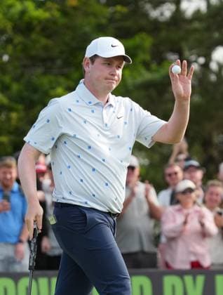 Robert MacIntyre of Scotland reacts after holing a birdie putt on the 15th green. Genesis Scottish Open, Golf, The Renaissance Club, North Berwick, Scotland, UK - 10 Jul 2026North Berwick The Renaissance Club Scotland United Kingdom  Copyright: xShutterstockx 16984081cs