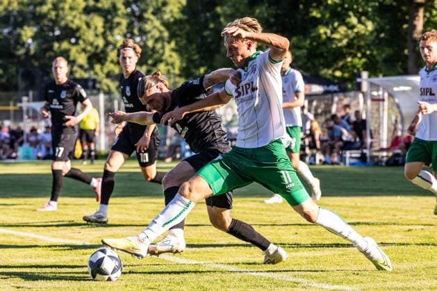 10.07.2026, Fussball, Saison 2026 2027, Regionalliga Südwest, Nebenplatz Vöhringen, Testspiel, SSV Ulm 1846 Fußball - VfB Eichstätt 10.07.2026, Fussball, Saison 2026 2027, Regionalliga Südwest, Nebenplatz Vöhringen, Testspiel, SSV Ulm 1846 Fußball - VfB Eichstätt v.l. 11 Dennis Chessa (SSV Ulm 1846 Fußball), 11 Elias Herger (VfB Eichstätt) Foto: Lucca Fundel Vöhringen Nebenplatz Bayern Deutschland *** July 10, 2026, Soccer, 2026–2027 Season, Regionalliga Southwest, Vöhringen Auxiliary Field, Friendly Match, SSV Ulm 1846 vs. VfB Eichstätt, July 10, 2026, Soccer, 2026–2027 Season, Regionalliga Southwest, Vöhringen Auxiliary Field, Friendly Match, SSV Ulm 1846 Soccer vs. VfB Eichstätt (from left) 11 Dennis Chessa SSV Ulm 1846 Soccer, 11 Elias Herger, VfB Eichstätt; Photo by Lucca Fundel; Vöhringen Auxiliary Field, Bavaria, Germany