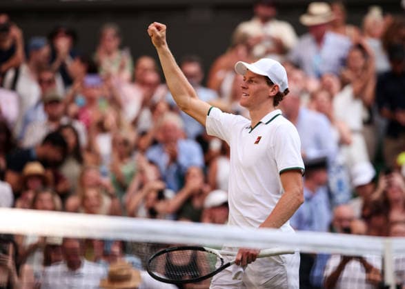 Jannik Sinner (ITA) jubelt nach dem Sieg, Jubel, Freude, Emotion, Herren Einzel, Men s Singles Tennis - Wimbledon 2026 - Grand Slam ITF ATP, Tennis Herren WTA, Tennis Damen - AELTC - London - - Great Britain - 10 July 2026. *** Jannik Sinner (ITA) celebrates after his victory; celebration, joy, emotion; Men s Singles; Men s Singles Tennis; Wimbledon 2026; Grand Slam; ITF; ATP; WTA; AELTC; London; Great Britain; July 10, 2026 Copyright: xJuergenxHasenkopfx