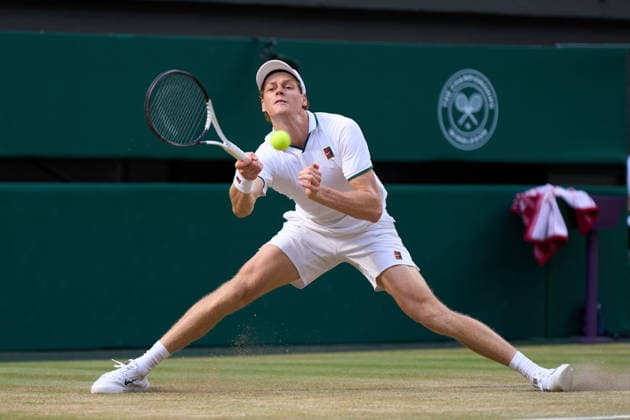 2026 Wimbledon, July 10, Semifinal LONDON, - JULY 10: Jannik Sinner of Italy plays a shot against Novak Djokovic of Serbia during the 2026 Wimbledon, July 10, Semifinal at The all England club, Wimbledon on July 10, 2026 in London, GBR. London The all England club, Wimbledon GBR Copyright: xPeterxvanxdenxBerg ISIxPhotosx 9492