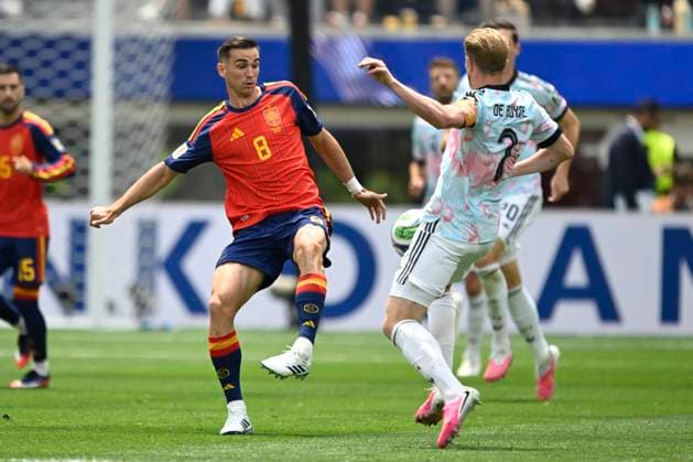 Spain vs Belgium - FIFA World Cup, WM, Weltmeisterschaft, Fussball 2026 LOS ANGELES, UNITED STATES OF AMERICA - JULY 10 : Ruiz Fabian midfielder of Spain, De Bruyne Kevin forward of Belgium pictured during the FIFA World Cup 2026 round of 8 match between Spain and Belgium at the SoFi stadium on July 10, 2026 in Los Angeles, United States of America, 10 07 2026 Los Angeles United States of America  Copyright: xNicoxVereeckenx