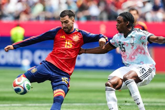 Spain s Alex Baena and Belgium s Nathan Ngoy pictured in action during a soccer game between Spain and Belgian national team, Nationalteam Red Devils, on Friday 10 July 2026 in Los Angeles, USA, in the 1 4 finals of the FIFA World Cup, WM, Weltmeisterschaft, Fussball 2026. BRUNOxFAHY  x180899255x