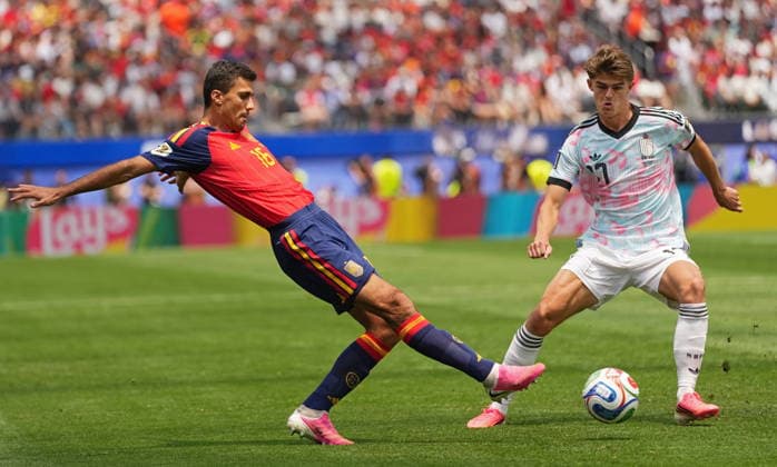 FIFA World Cup, WM, Weltmeisterschaft, Fussball 2026 quarterfinals - Spain vs Belgium Rodri of Spain (L) and Charles De Ketelaere of Belgium in action during the FIFA World Cup 2026 quarterfinals match Spain against Belgium, in Los Angeles, USA, 10 July 2026. INGLEWOOD United States  Copyright: xSCOTTxSTRAZZANTEx