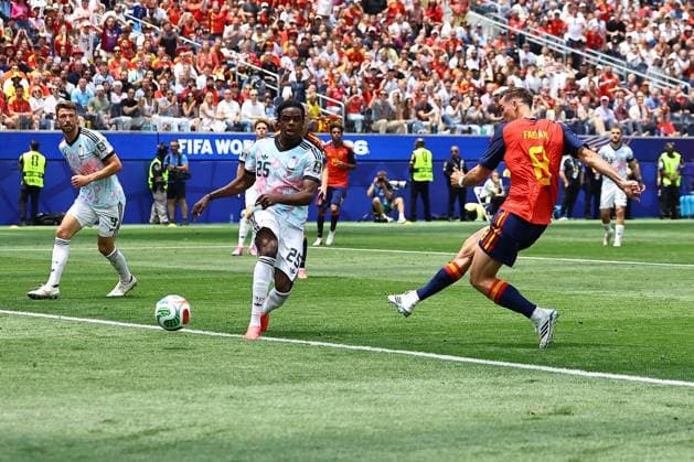 Fabian Ruiz of Spain scores to make it 1-0 Spain v Belgium, 2026 FIFA World Cup, WM, Weltmeisterschaft, Fussball Quarter-final, Football, Los Angeles Stadium, California, USA - 10 Jul 2026Los Angeles Los Angeles Stadium California (CA) United States of America  Copyright: xMichaelxZemanek Shutterstockx 16985789r