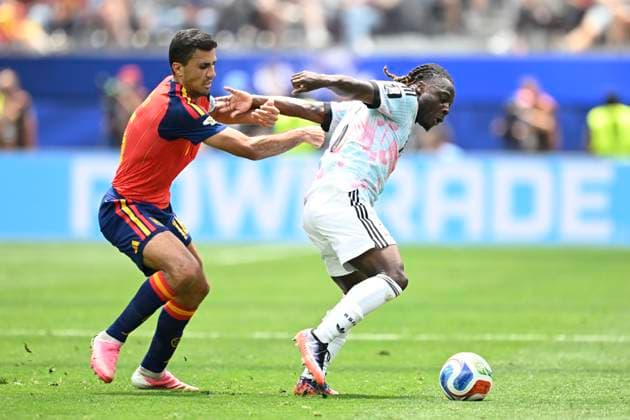 Spain vs Belgium - FIFA World Cup, WM, Weltmeisterschaft, Fussball 2026 LOS ANGELES, UNITED STATES OF AMERICA - JULY 10 : Porro Pedro defender of Spain, Doku Jeremy forward of Belgium pictured during the FIFA World Cup 2026 round of 8 match between Spain and Belgium at the SoFi stadium on July 10, 2026 in Los Angeles, United States of America, 10 07 2026 Los Angeles United States of America  Copyright: xNicoxVereeckenx