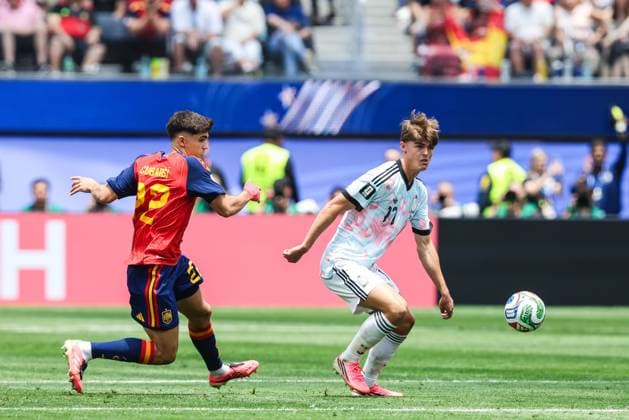 Spain s Pau Cubarsi and Belgium s Charles De Ketelaere pictured in action during a soccer game between Spain and Belgian national team, Nationalteam Red Devils, on Friday 10 July 2026 in Los Angeles, USA, in the 1 4 finals of the FIFA World Cup, WM, Weltmeisterschaft, Fussball 2026. BRUNOxFAHY  x180902013x
