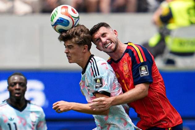 Aymeric Laporte of Spain and Charles De Ketelaere of Belgium Spain v Belgium, 2026 FIFA World Cup, WM, Weltmeisterschaft, Fussball Quarter-final, Football, Los Angeles Stadium, California, USA - 10 Jul 2026Los Angeles Los Angeles Stadium California (CA) United States of America  Copyright: xIsmaelxAdnan Shutterstockx 16985787az