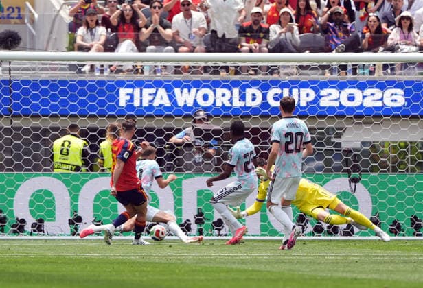 Spain v Belgium - FIFA World Cup, WM, Weltmeisterschaft, Fussball 2026 - Quarter Final INGLEWOOD, CALIFORNIA, UNITED STATES - JULY 10: Spain’s Fabian Ruiz (8) battles for the ball with Belgium’s Nathan Ngoy (25) as goalkeeper Thibaut Courtois and Hans Vanaken (20) defend during the 2026 FIFA World Cup quarterfinal match between Spain and Belgium at Los Angeles Stadium (SoFi Stadium) in Inglewood, California, United States, on July 10, 2026. Tayfun Coskun Anadolu California United States. Editorial use only. Please get in touch for any other usage.  Copyright: x2026xAnadoluxTayfunxCoskunx