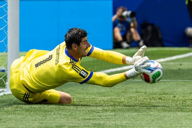 July 10, 2026, Los Angeles, California, USA: Belgium goalkeeper Thibaut Courtois (1) makes save against Spain during the FIFA World Cup, WM, Weltmeisterschaft, Fussball quarterfinal soccer match at SoFi Stadium in Inglewood, Calif., Friday, July 10, 2026. World Cup 2026: QF: Spain Vs Belgium  - ZUMAc68_ 20260710_zaf_c68_025 Copyright: xRingoxChiux