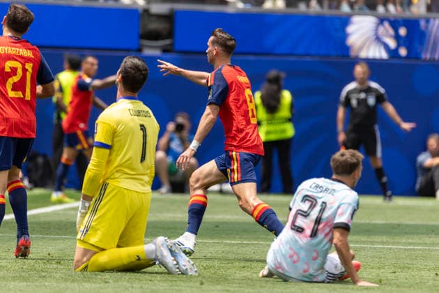 July 10, 2026, Los Angeles, California, USA: SpainÃ¢â‚¬â ¢s Fabian Ruiz (8) celebrates after scoring against Belgium during the FIFA World Cup, WM, Weltmeisterschaft, Fussball quarterfinal soccer match at SoFi Stadium in Inglewood, Calif., Friday, July 10, 2026. World Cup 2026: QF: Spain Vs Belgium  - ZUMAc68_ 20260710_zaf_c68_032 Copyright: xRingoxChiux