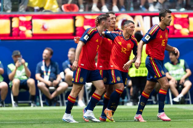 July 10, 2026, Los Angeles, California, USA: SpainÃ¢â‚¬â ¢s Fabian Ruiz (8) celebrates with SpainÃ¢â‚¬â ¢s Pedro Porro (12) after scoring against Belgium during the FIFA World Cup, WM, Weltmeisterschaft, Fussball quarterfinal soccer match at SoFi Stadium in Inglewood, Calif., Friday, July 10, 2026. World Cup 2026: QF: Spain Vs Belgium  - ZUMAc68_ 20260710_zaf_c68_034 Copyright: xRingoxChiux