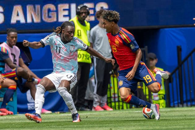 July 10, 2026, Los Angeles, California, USA: Belgium s Jo ro my Doku (11)and SpainÃ¢â‚¬â ¢s Lamine Yamal (19) vie for the ball during the FIFA World Cup, WM, Weltmeisterschaft, Fussball quarterfinal soccer match at SoFi Stadium in Inglewood, Calif., Friday, July 10, 2026. World Cup 2026: QF: Spain Vs Belgium  - ZUMAc68_ 20260710_zaf_c68_039 Copyright: xRingoxChiux