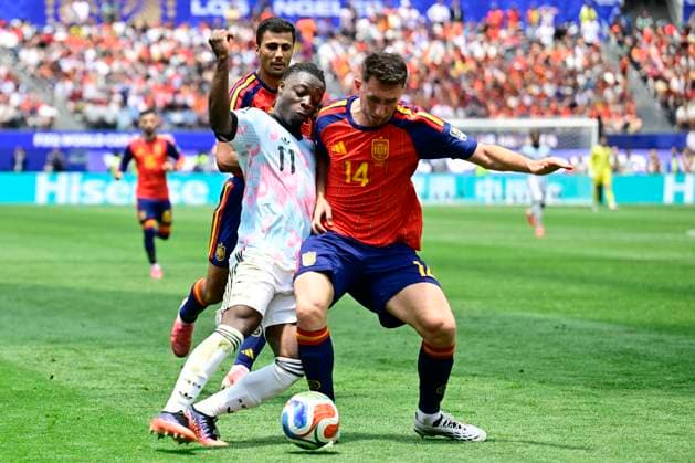 Spain vs Belgium - FIFA World Cup, WM, Weltmeisterschaft, Fussball 2026 LOS ANGELES, UNITED STATES OF AMERICA - JULY 10 : Doku Jeremy forward of Belgium battles for the ball with Laporte Aymeric defender of Spain pictured during the FIFA World Cup 2026 round of 8 match between Spain and Belgium at the SoFi stadium on July 10, 2026 in Los Angeles, United States of America, 10 07 2026 Los Angeles United States of America  Copyright: xJanxDexMeuleneirx