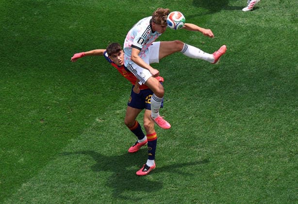 (260711) -- LOS ANGELES, July 11, 2026 -- Charles De Ketelaere (up) of Belgium jumps for a header during the quarter final match between Spain and Belgium at the 2026 FIFA World Cup, WM, Weltmeisterschaft, Fussball at Los Angeles Stadium in Los Angeles, the United States, July 10, 2026. ) (SP)U.S.-LOS ANGELES-FOOTBALL-FIFA WORLD CUP-QUARTER FINAL-ESP VS BEL MaoxSiqian 