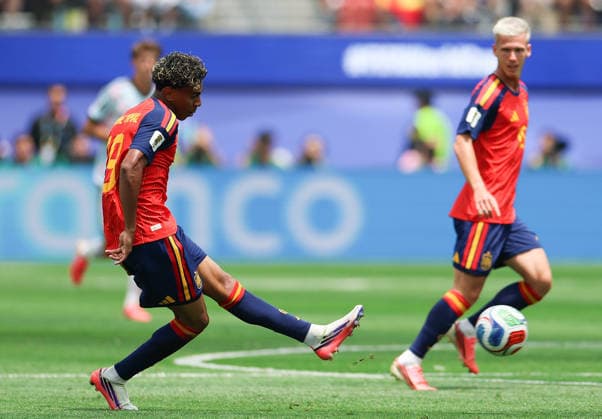 (260711) -- LOS ANGELES, July 11, 2026 -- Lamine Yamal (L) of Spain competes during the quarter final match between Spain and Belgium at the 2026 FIFA World Cup, WM, Weltmeisterschaft, Fussball at Los Angeles Stadium in Los Angeles, the United States, July 10, 2026. ) (SP)U.S.-LOS ANGELES-FOOTBALL-FIFA WORLD CUP-QUARTER FINAL-ESP VS BEL BaixXuefei 