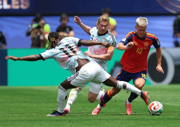 (260711) -- LOS ANGELES, July 11, 2026 -- Jeremy Doku (front) of Belgium vies with Dani Olmo (R) of Spain during the quarter final match between Spain and Belgium at the 2026 FIFA World Cup, WM, Weltmeisterschaft, Fussball at Los Angeles Stadium in Los Angeles, the United States, July 10, 2026. ) (SP)U.S.-LOS ANGELES-FOOTBALL-FIFA WORLD CUP-QUARTER FINAL-ESP VS BEL BaixXuefei 