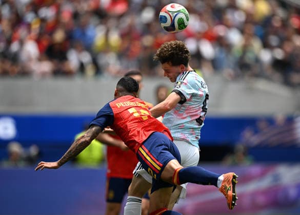 (260711) -- LOS ANGELES, July 11, 2026 -- Pedro Porro (L) of Spain jumps for a header against Maxim De Cuyper of Belgium during the quarter final match between Spain and Belgium at the 2026 FIFA World Cup, WM, Weltmeisterschaft, Fussball at Los Angeles Stadium in Los Angeles, the United States, July 10, 2026. ) (SP)U.S.-LOS ANGELES-FOOTBALL-FIFA WORLD CUP-QUARTER FINAL-ESP VS BEL WuxXiaoling 