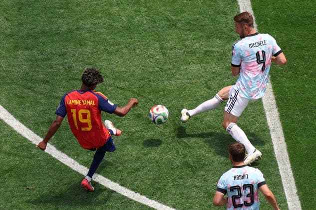 (260711) -- LOS ANGELES, July 11, 2026 -- Lamine Yamal (L) of Spain shoots during the quarter final match between Spain and Belgium at the 2026 FIFA World Cup, WM, Weltmeisterschaft, Fussball at Los Angeles Stadium in Los Angeles, the United States, July 10, 2026. ) (SP)U.S.-LOS ANGELES-FOOTBALL-FIFA WORLD CUP-QUARTER FINAL-ESP VS BEL MaoxSiqian 