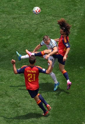 (260711) -- LOS ANGELES, July 11, 2026 -- Leandro Trossard (C) of Belgium vies with Marc Cucurella of Spain during the quarter final match between Spain and Belgium at the 2026 FIFA World Cup, WM, Weltmeisterschaft, Fussball at Los Angeles Stadium in Los Angeles, the United States, July 10, 2026. ) (SP)U.S.-LOS ANGELES-FOOTBALL-FIFA WORLD CUP-QUARTER FINAL-ESP VS BEL MaoxSiqian 